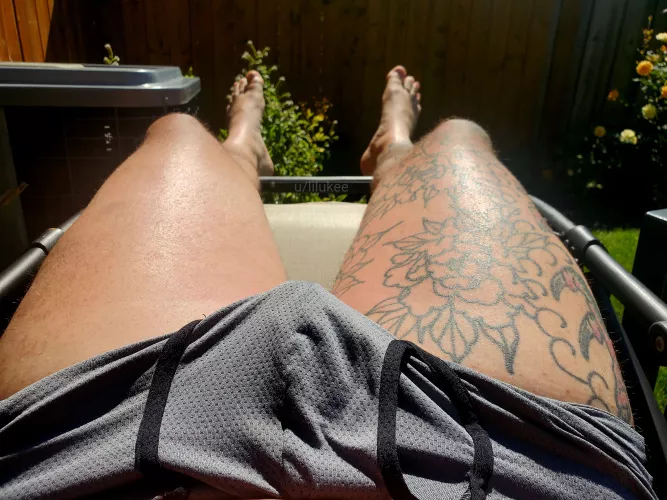 Tanning and sippin a cold one 🍻 by lilukee