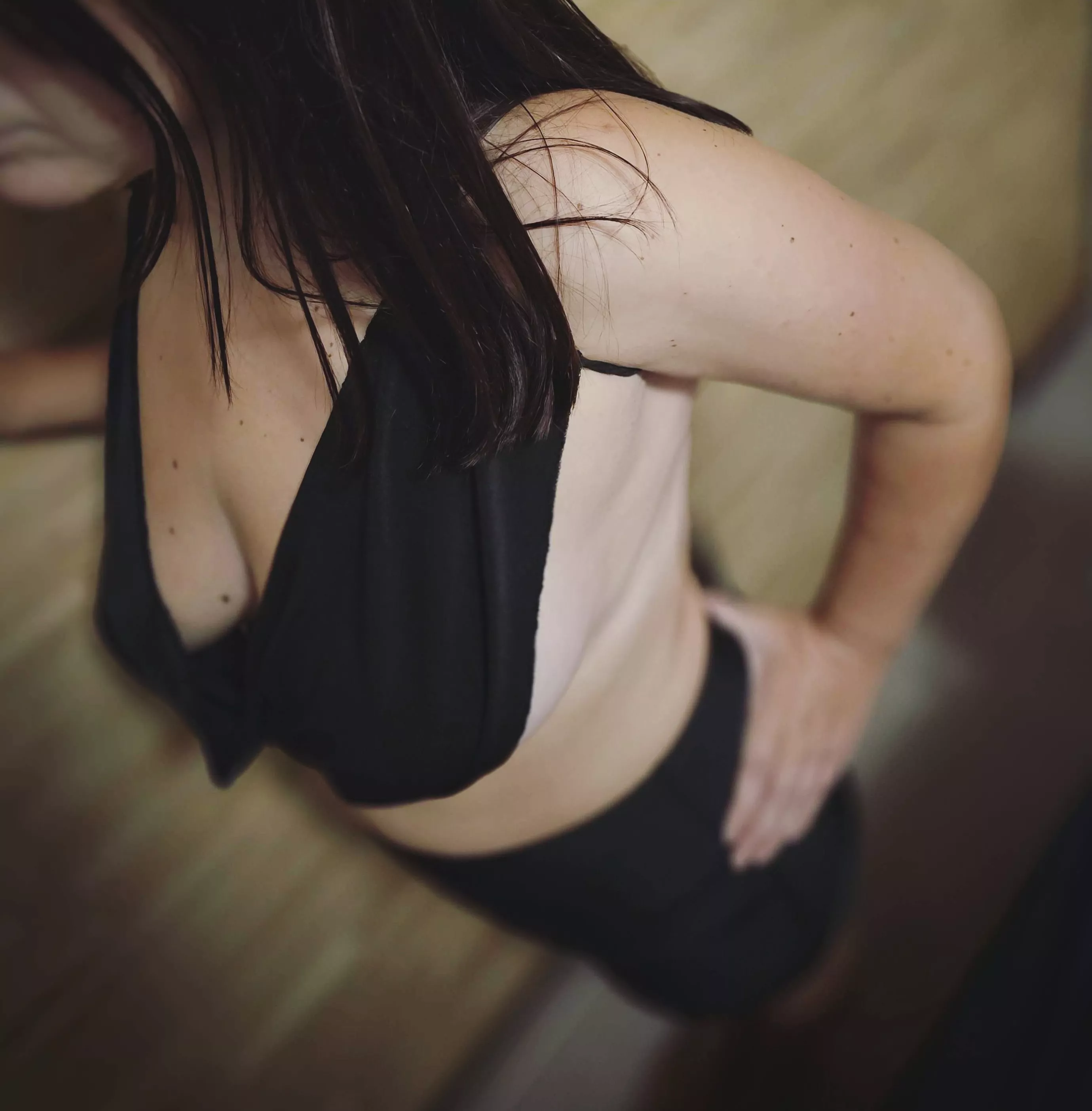 This top is a little bit sloppy 😋😋 posted by CurveeSin