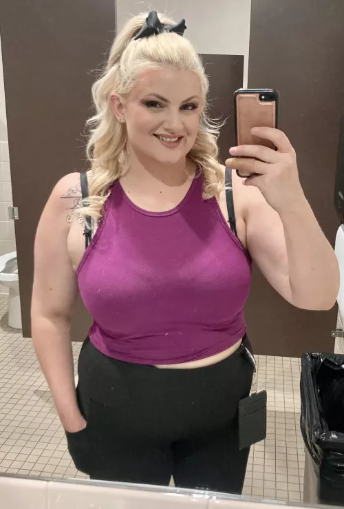 Always smiling at work because I love my job! by Belflock