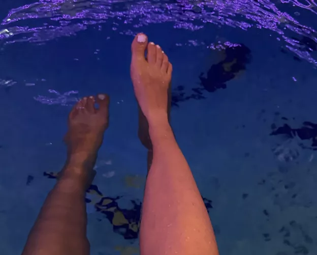 Aree my toes cute F19 by little__devill