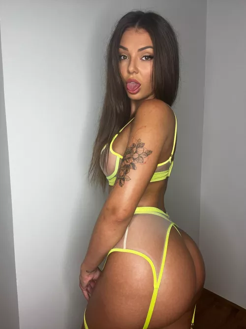 Can you handle this thick slut? by Emilia_Bella