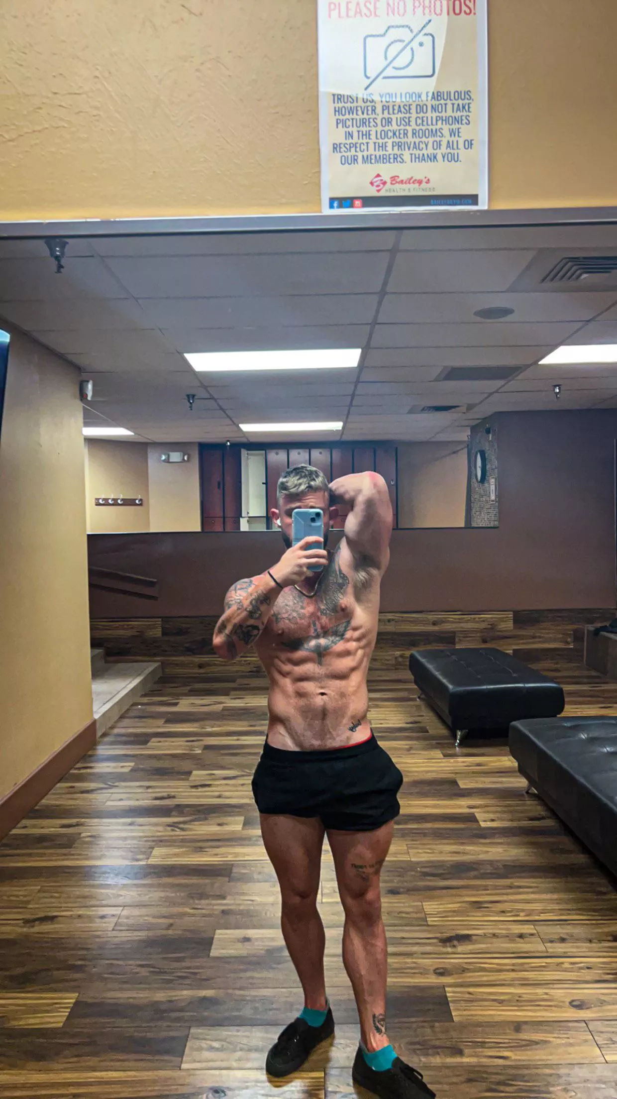 can you see any veins? posted by jay_jizzzzz