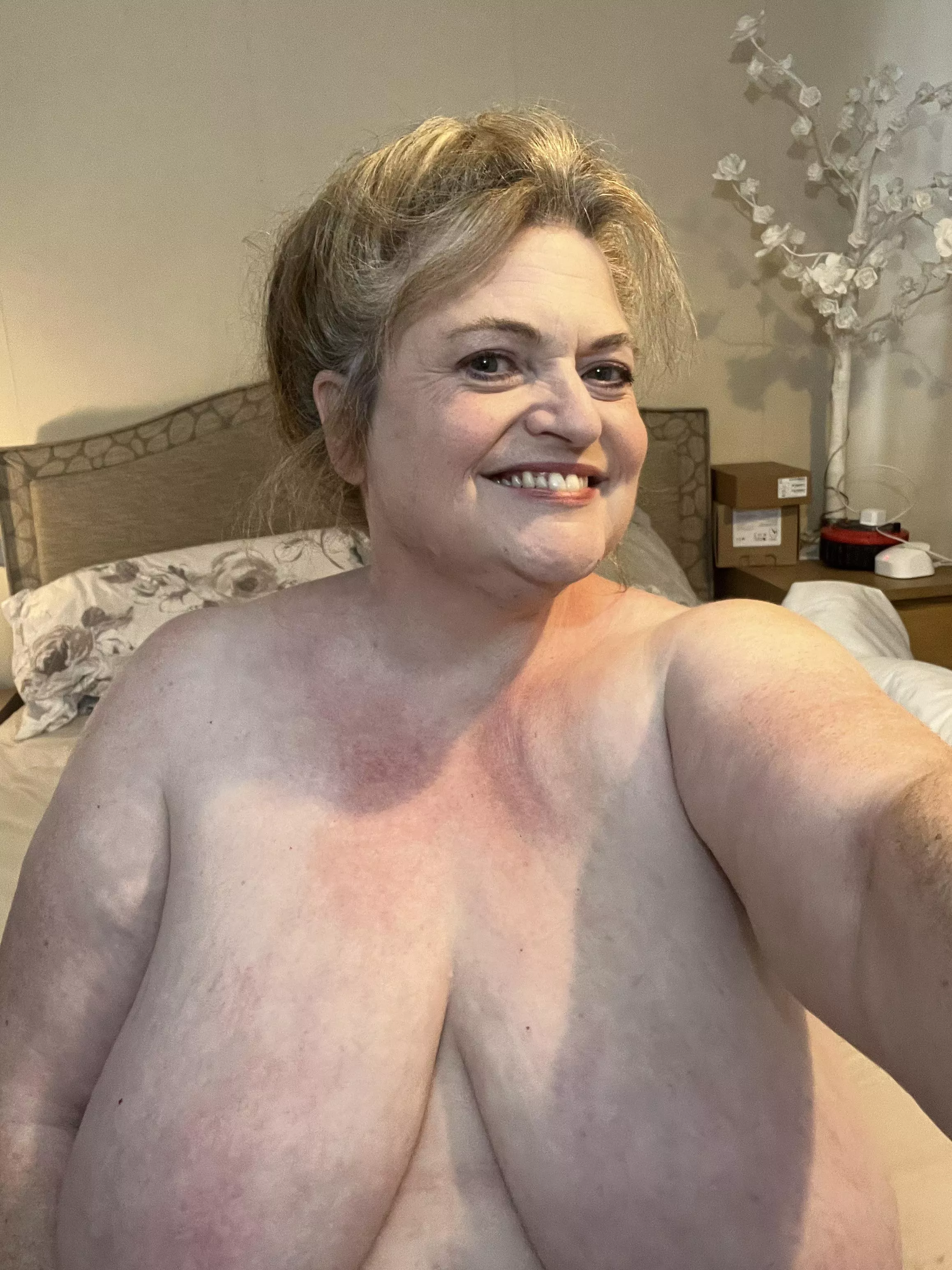 Grandma is wishing you a Happy Sunday 😉 posted by bbwgilfuk