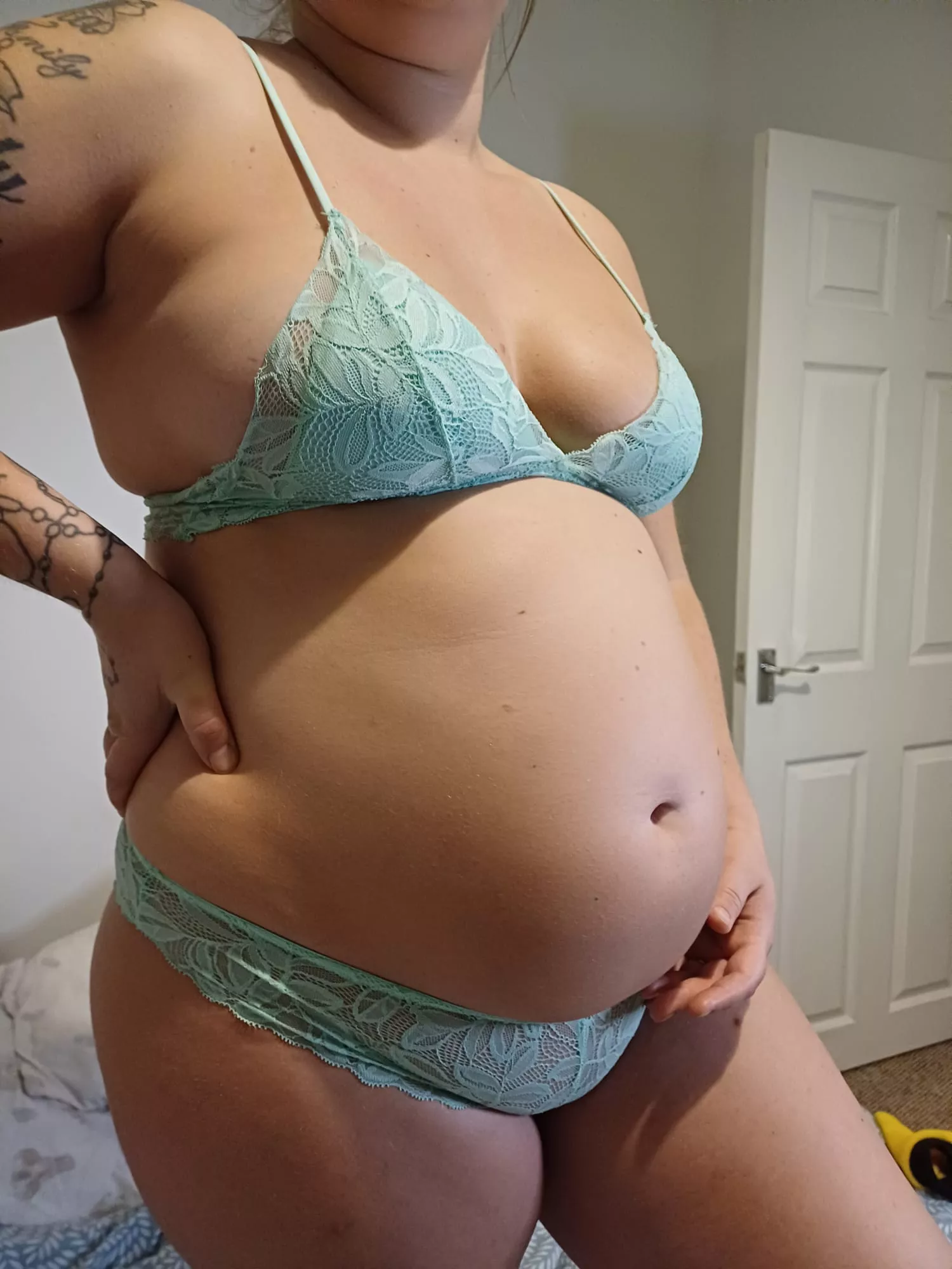 Growing so fast and I love it 😈 I hope you enjoy my bump and boobs growing as much as I do 😍 posted by jesspregnancy