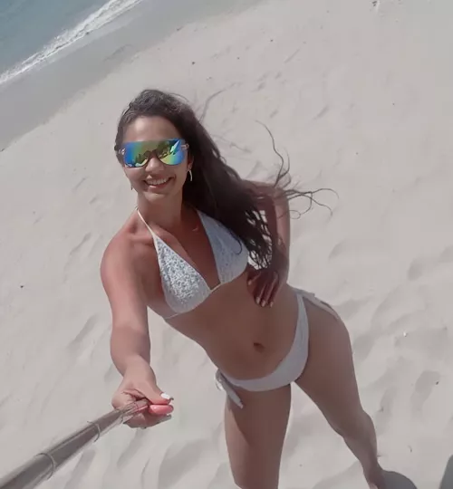 Happy beach day, come with me by Eli_granados