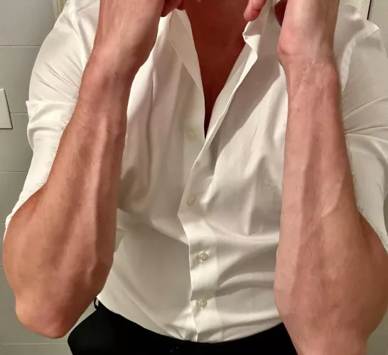 It’s the weekend! Time to take this shirt off by cozylongsleeves