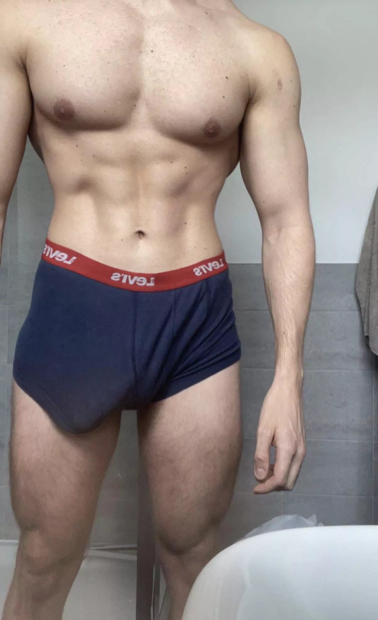 (M) ready for leg day! posted by AJS9422