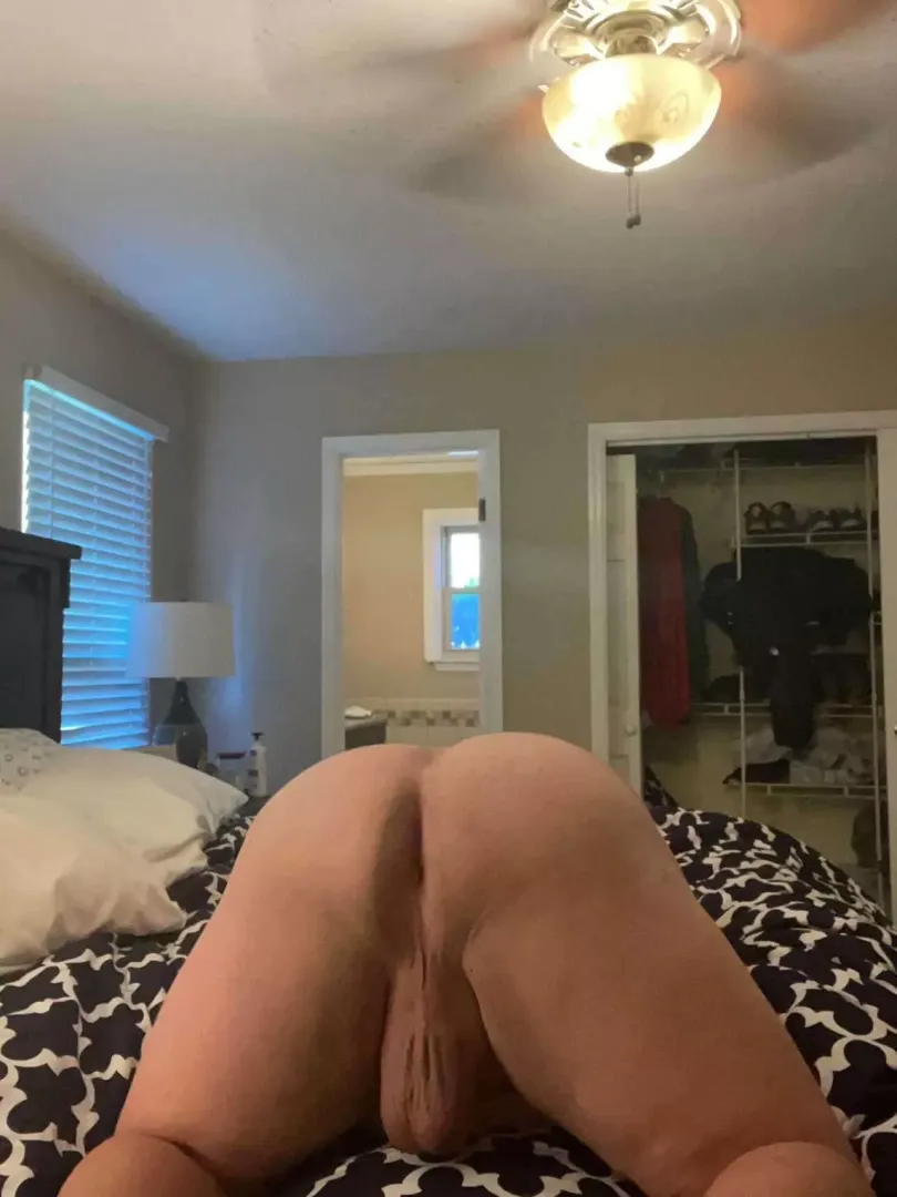Need a man to come take my hole!! by Rubbergloveboy