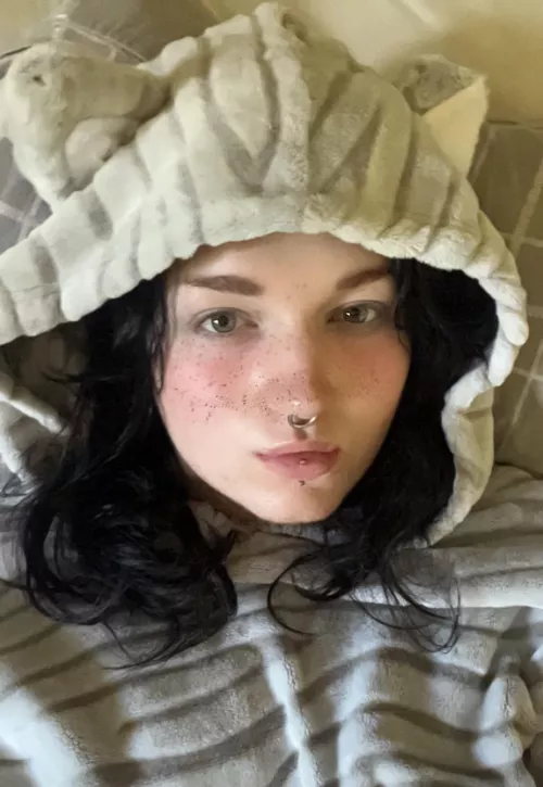 Need to wake up 🥱 by MxCreature1