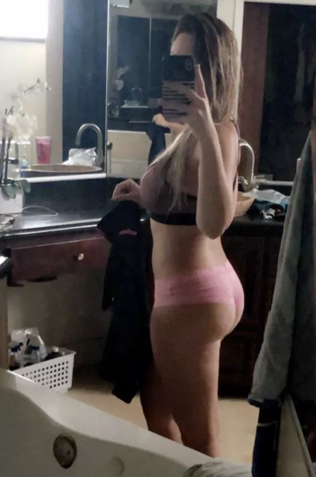 Pre scrubs 🍑 posted by Hotnursewife