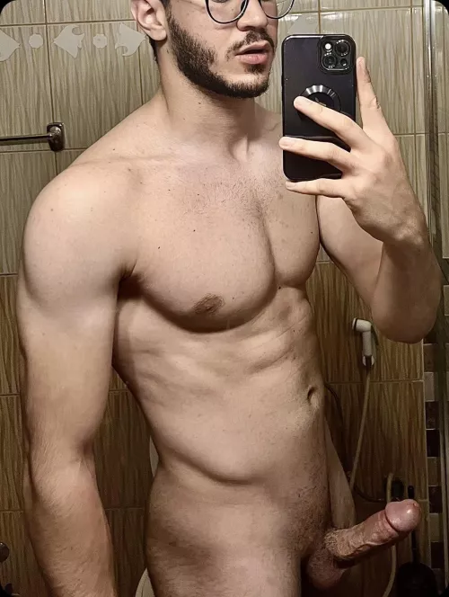 Sculpting the body to suit the cock by Hotpsycho17