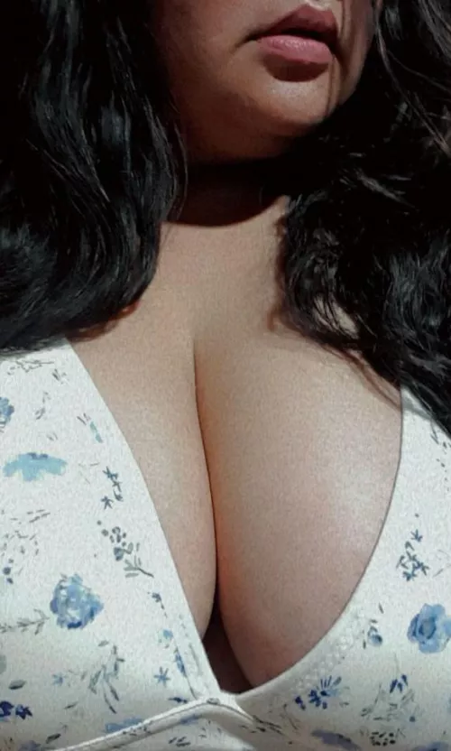 [t]hese double chin and big boobies needs some lovin'. bless this broquè bisssh. 💁🏻‍♀️ by A-nnaBanan-A