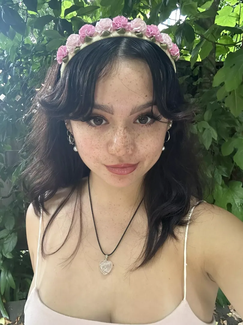 Thoughts on freckled girls with flower crown by NumerousMutation