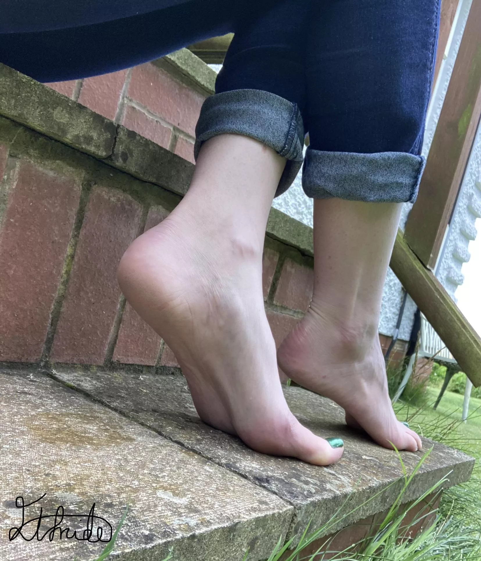 Would I catch you looking? posted by Elfrida77