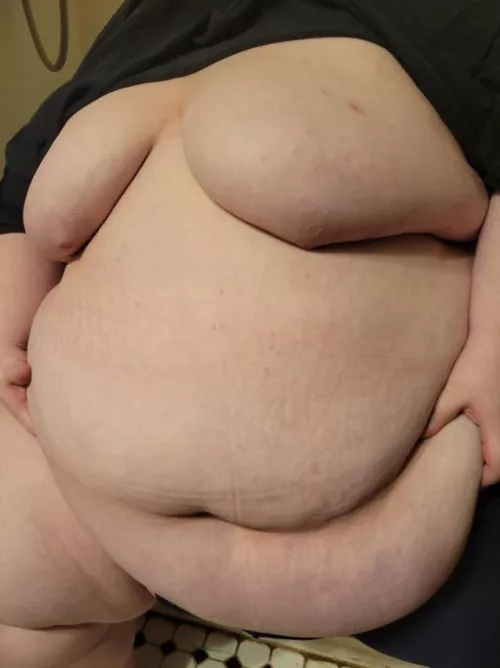 24 pounds away from being half of a thousand pounds 🐷 by Unthinkablebelly