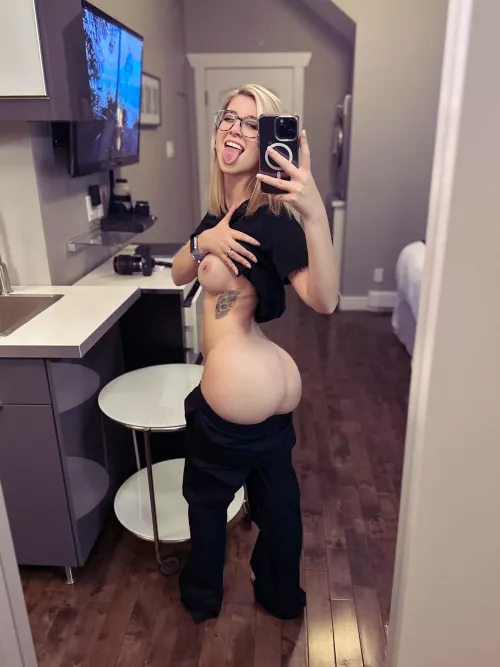 Ass and titties ☺️ by notevenemmajones