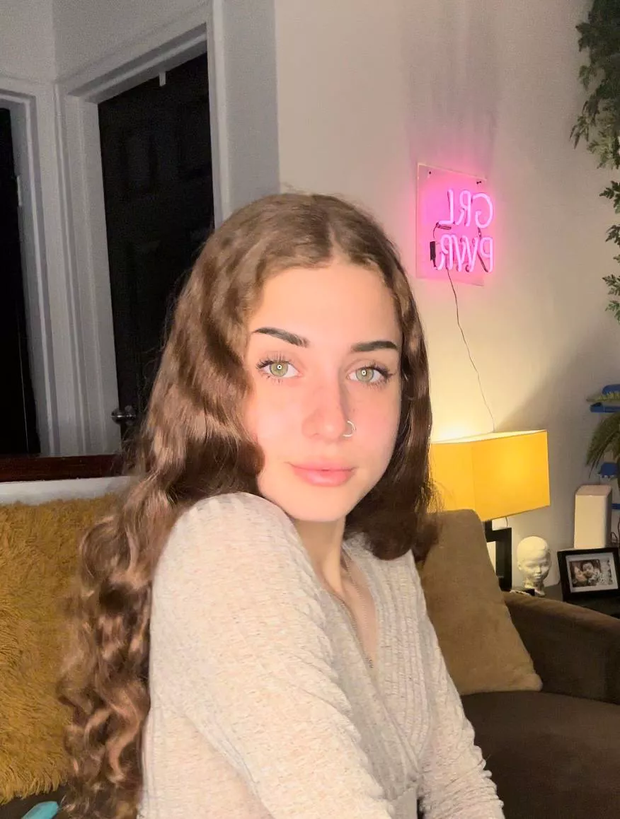 Curly and horny all the time 😩 posted by Helenmkj