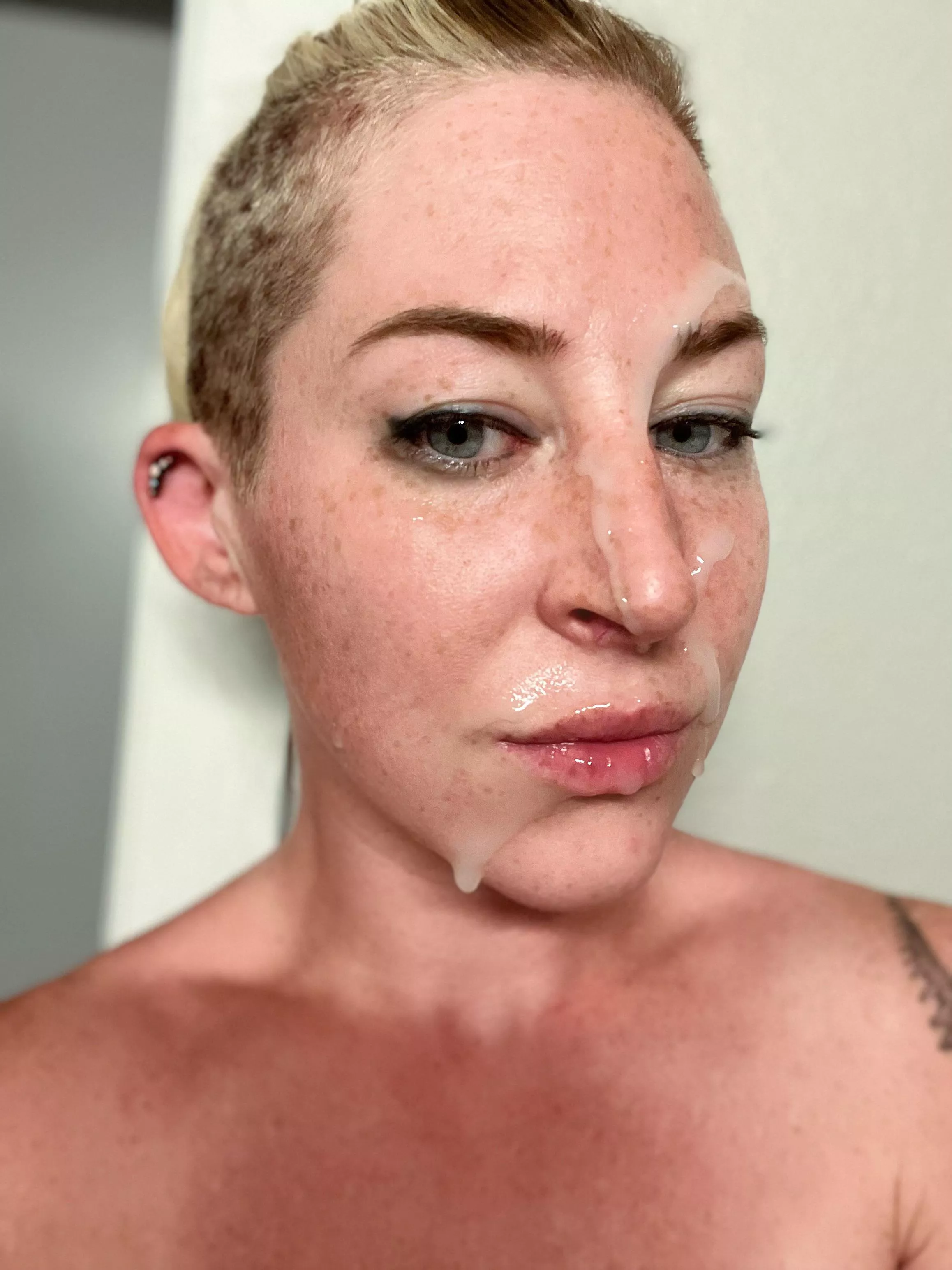 Hope your holiday weekend has been a blast 💦💦💦 posted by kittyvonmeoww