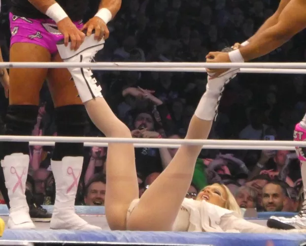 Julia Hart by tomcamisi