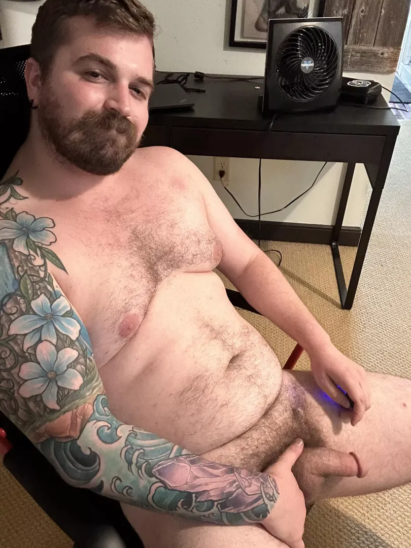 Just a friendly horny cub. by Icy_Height_3193