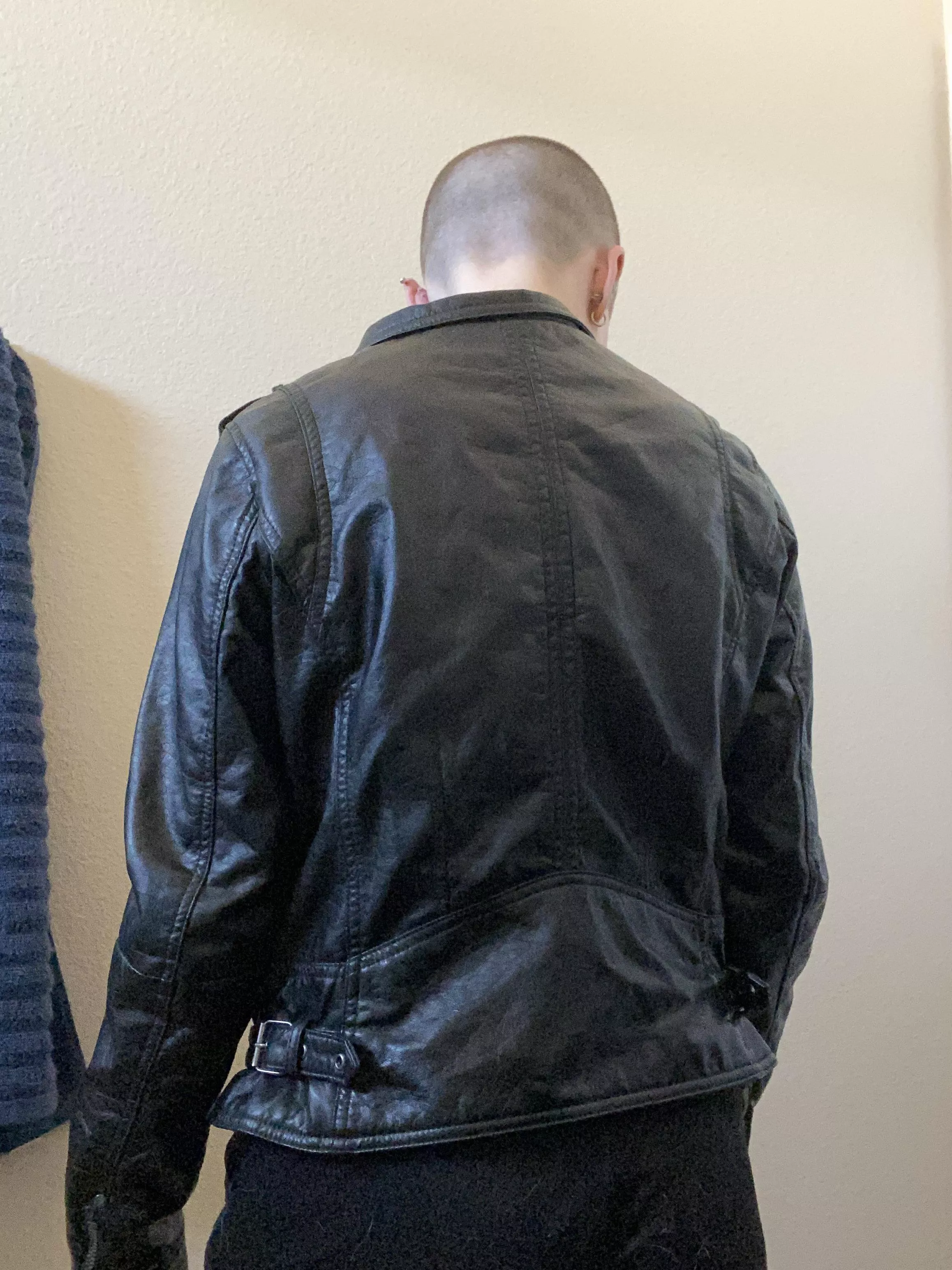 Leather jackets are the best 🥵 posted by dragginmyfeet