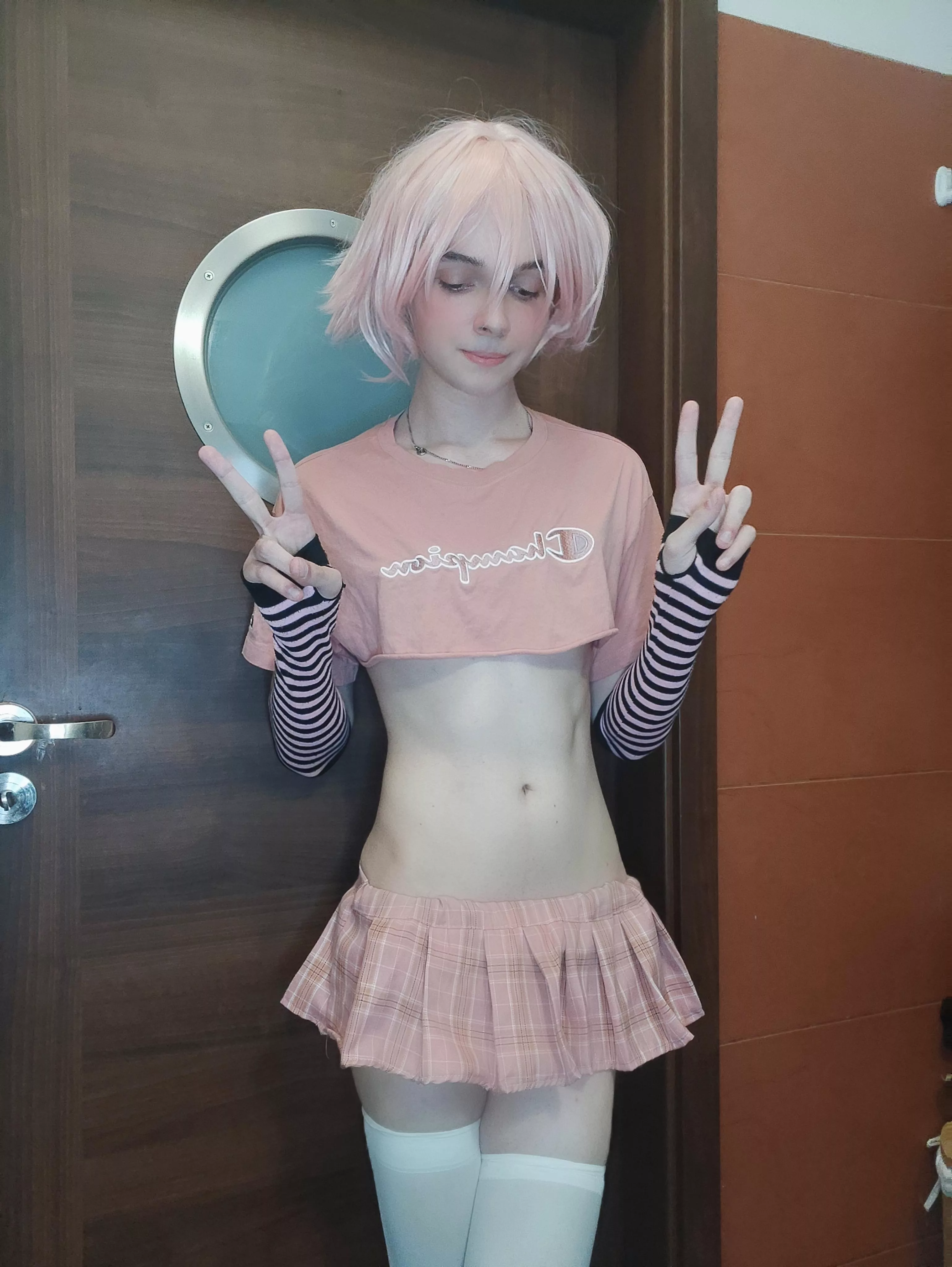 Say hi If u think I'm cute :3 posted by MaxHamster69