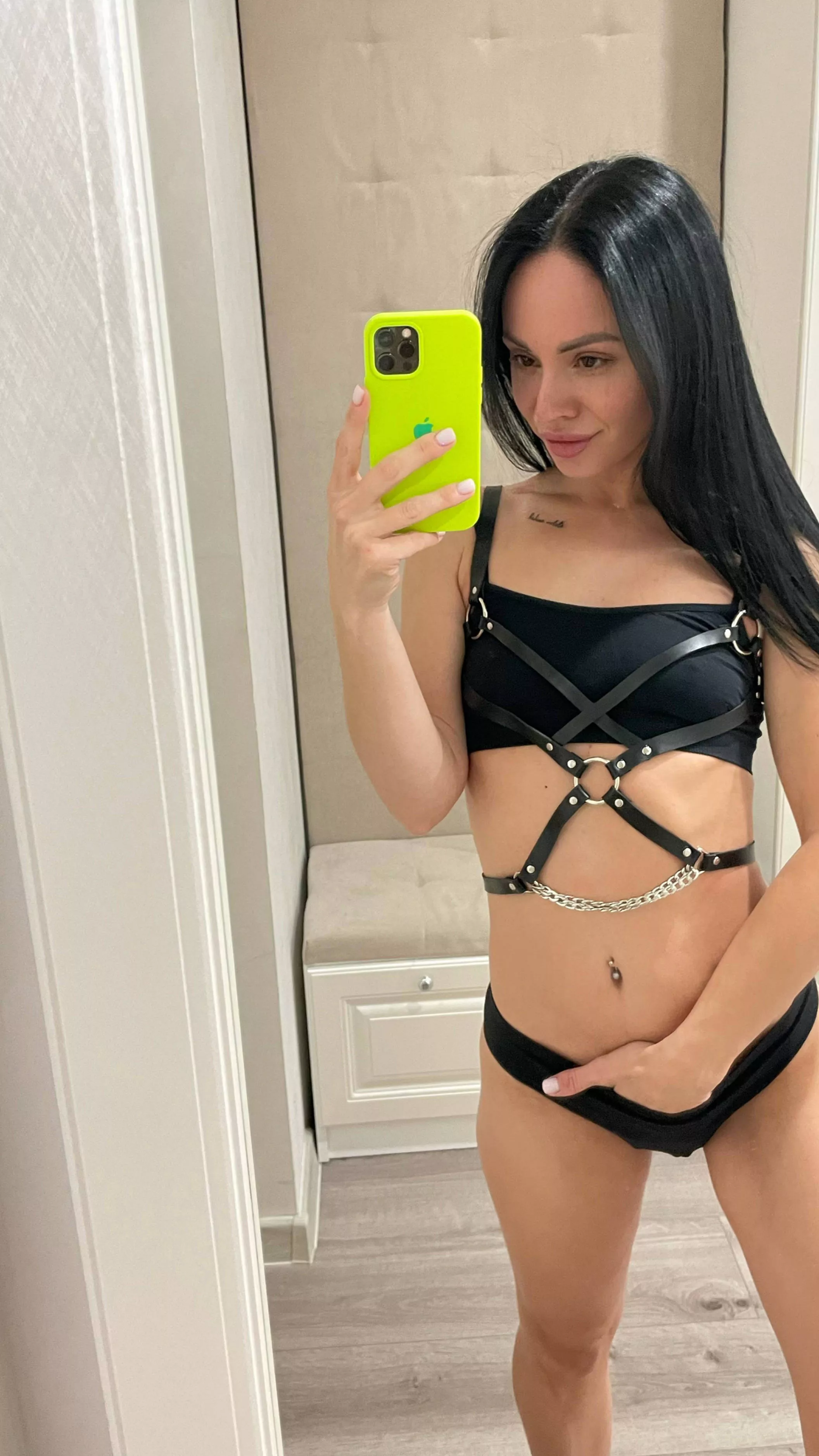 Want to explore new sensual adventures? posted by 707194