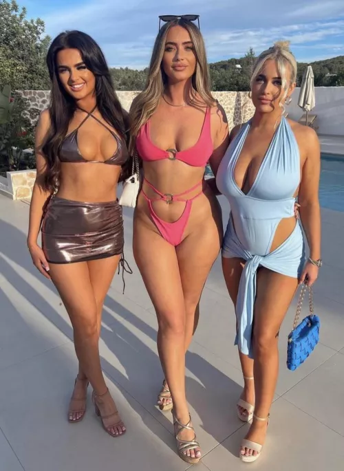 Which Ibiza babe by round_plastic2