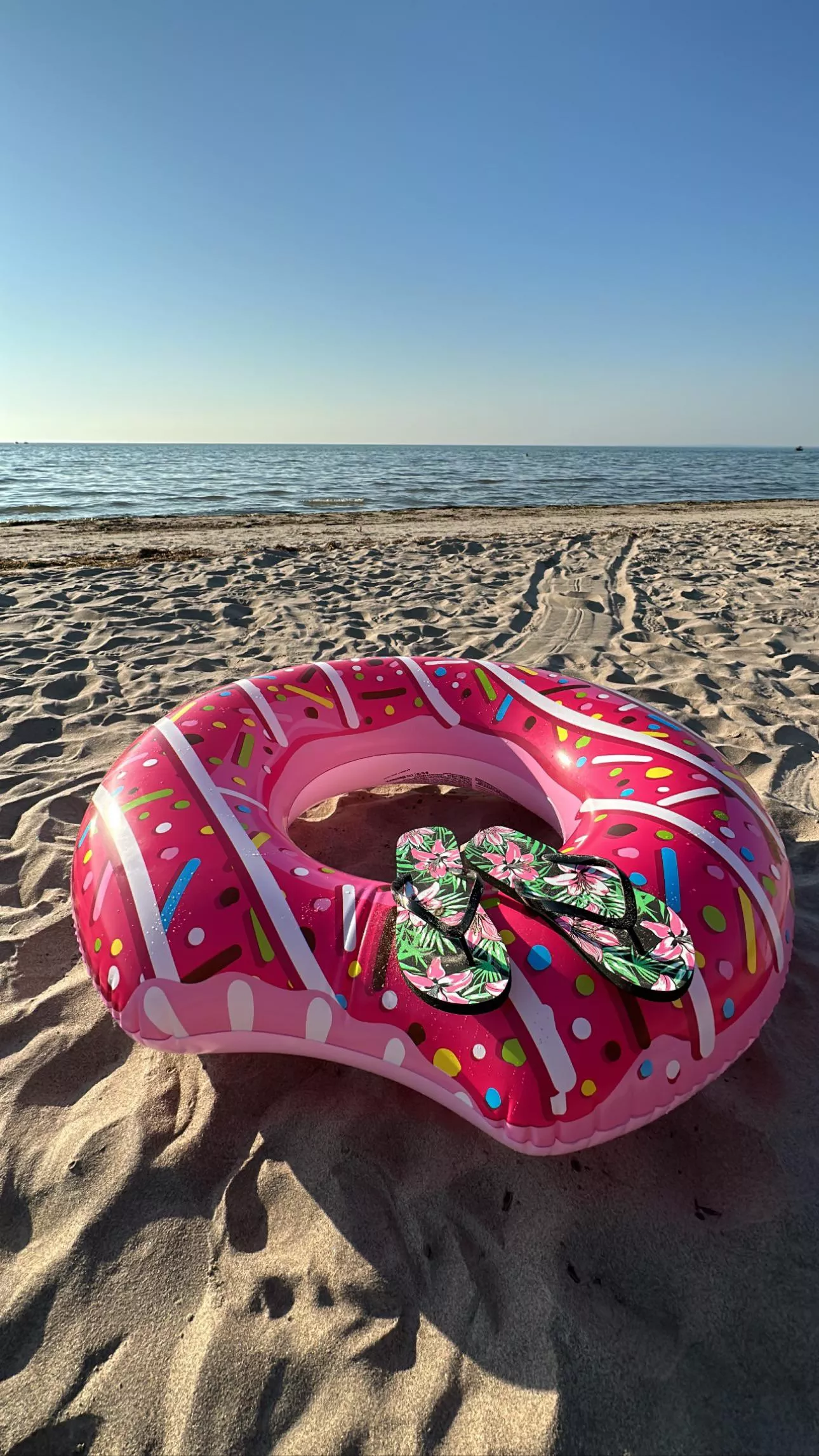 beach day ☺️☀️ posted by xena-emani