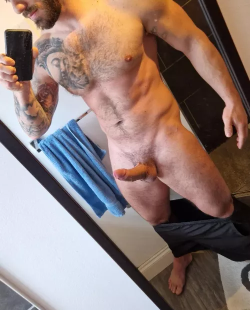 Burned my white bits in this autumn heatwave 👀 wanna come rub aloe on me 💦 by digitalenigma10