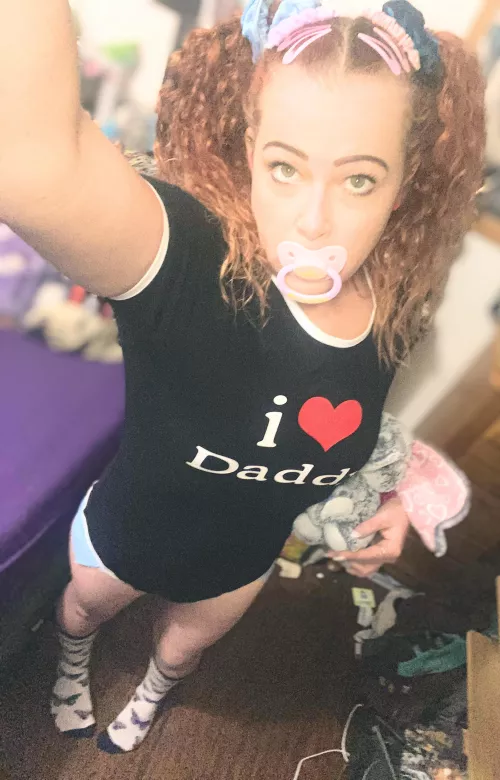 Diaper peeking outs by Raggedyanne88