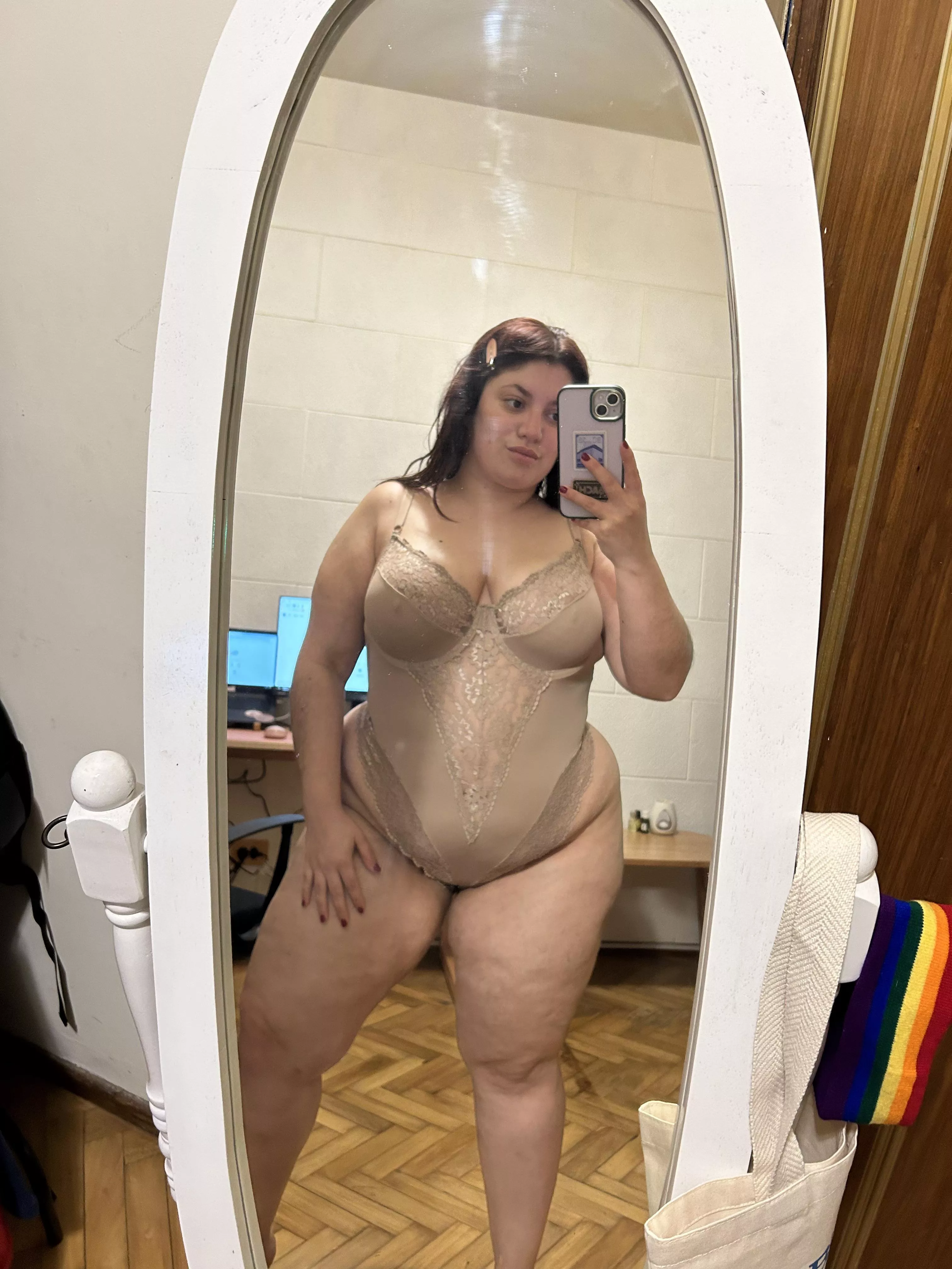 Fresh out the shower. Am I too pale for this lingerie set? 🙃 posted by Eileenpawg