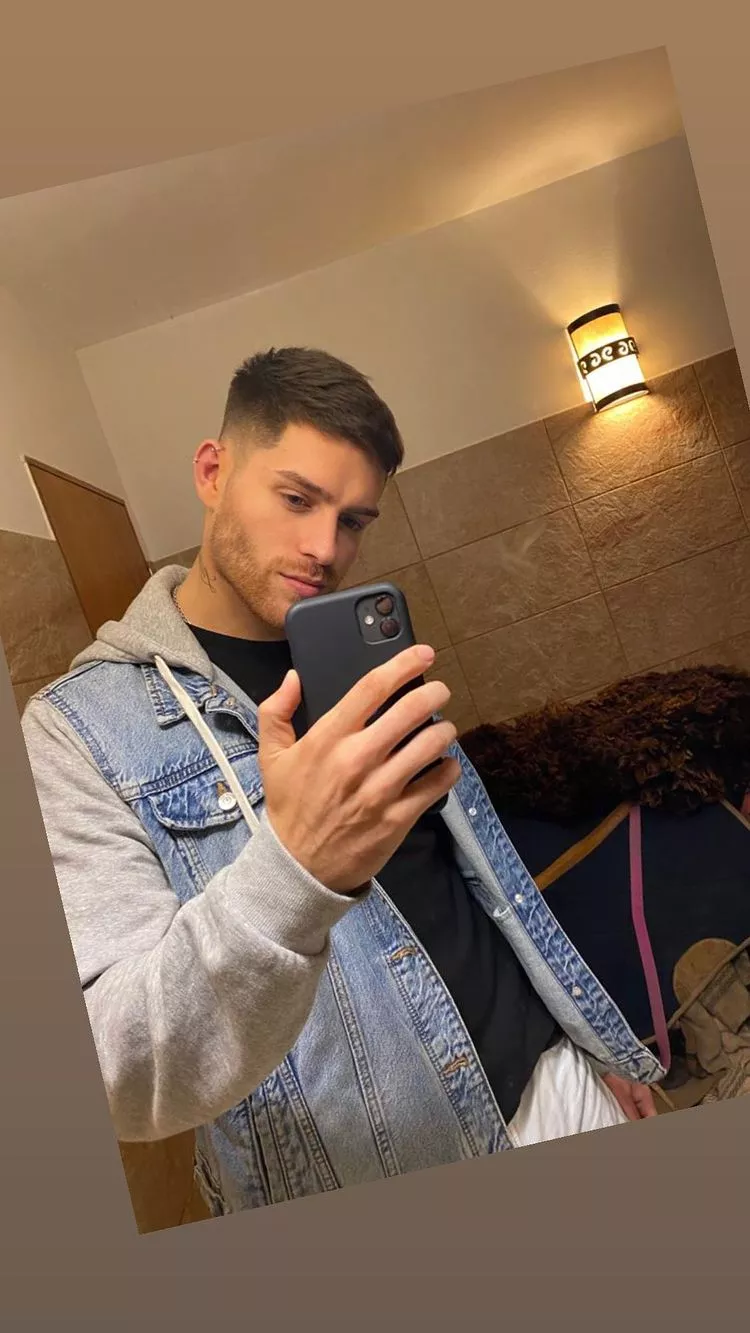 Here's to girls who suffer from the clothing police in France. Would my hideous $6 sweatshirt also run afoul of the fashion police? Jimmy crack corn and i don't care posted by GringoNoBrasil2013