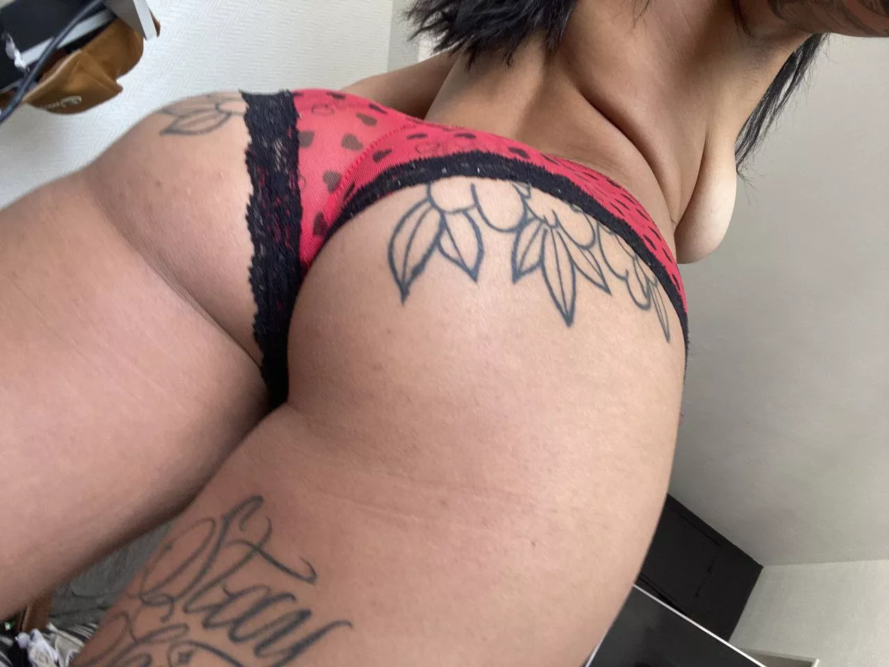 It's tight I make sure of it posted by joxoto7