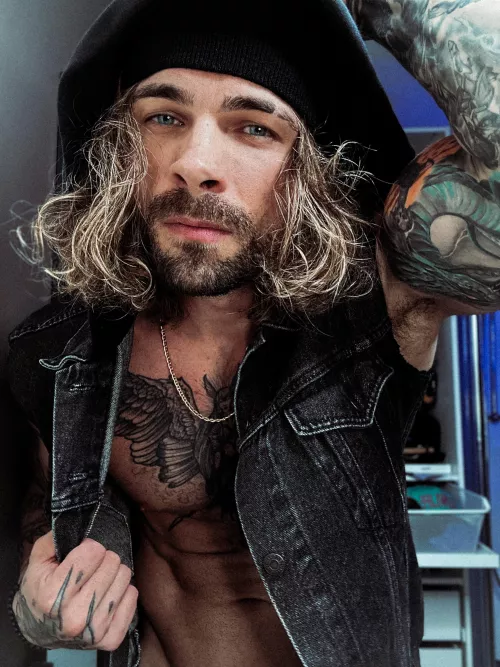 Just a peek by ArcadianRage