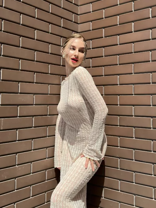 lady in the white by thinlyFork55