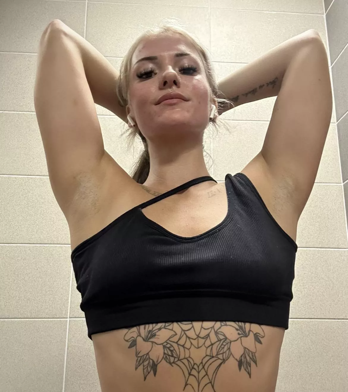 Left right or both posted by lolotaylor