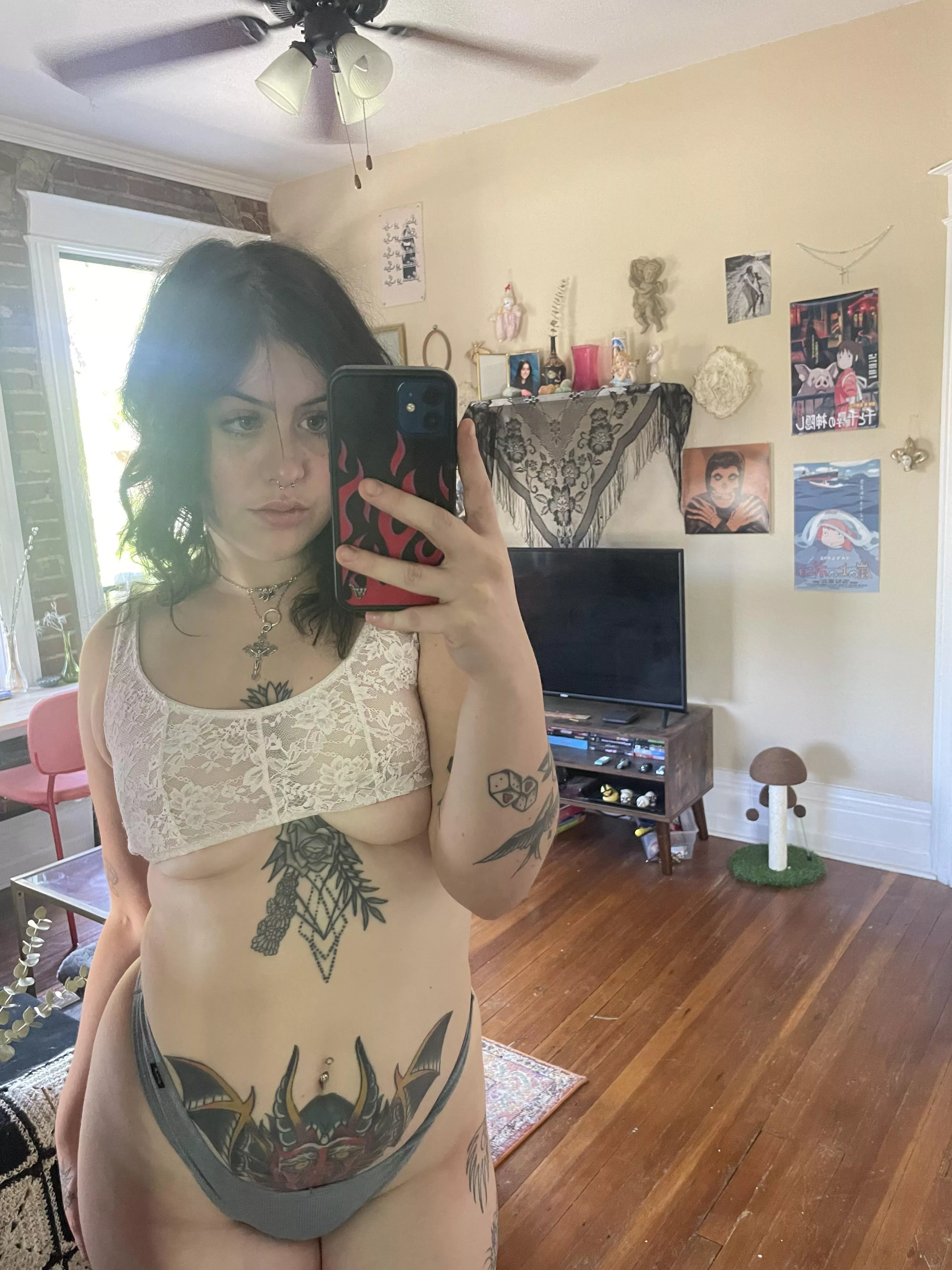 spoiled lesbian top 🥰 posted by UsedNewspaper911