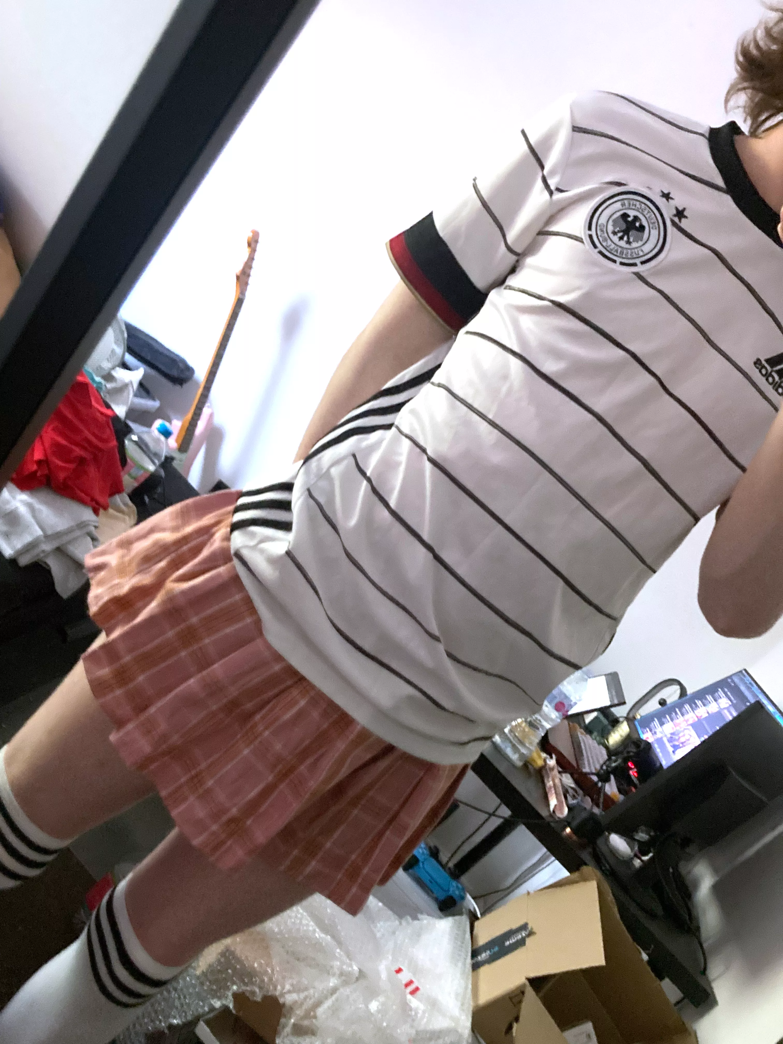 hello posted by Apricot-9378