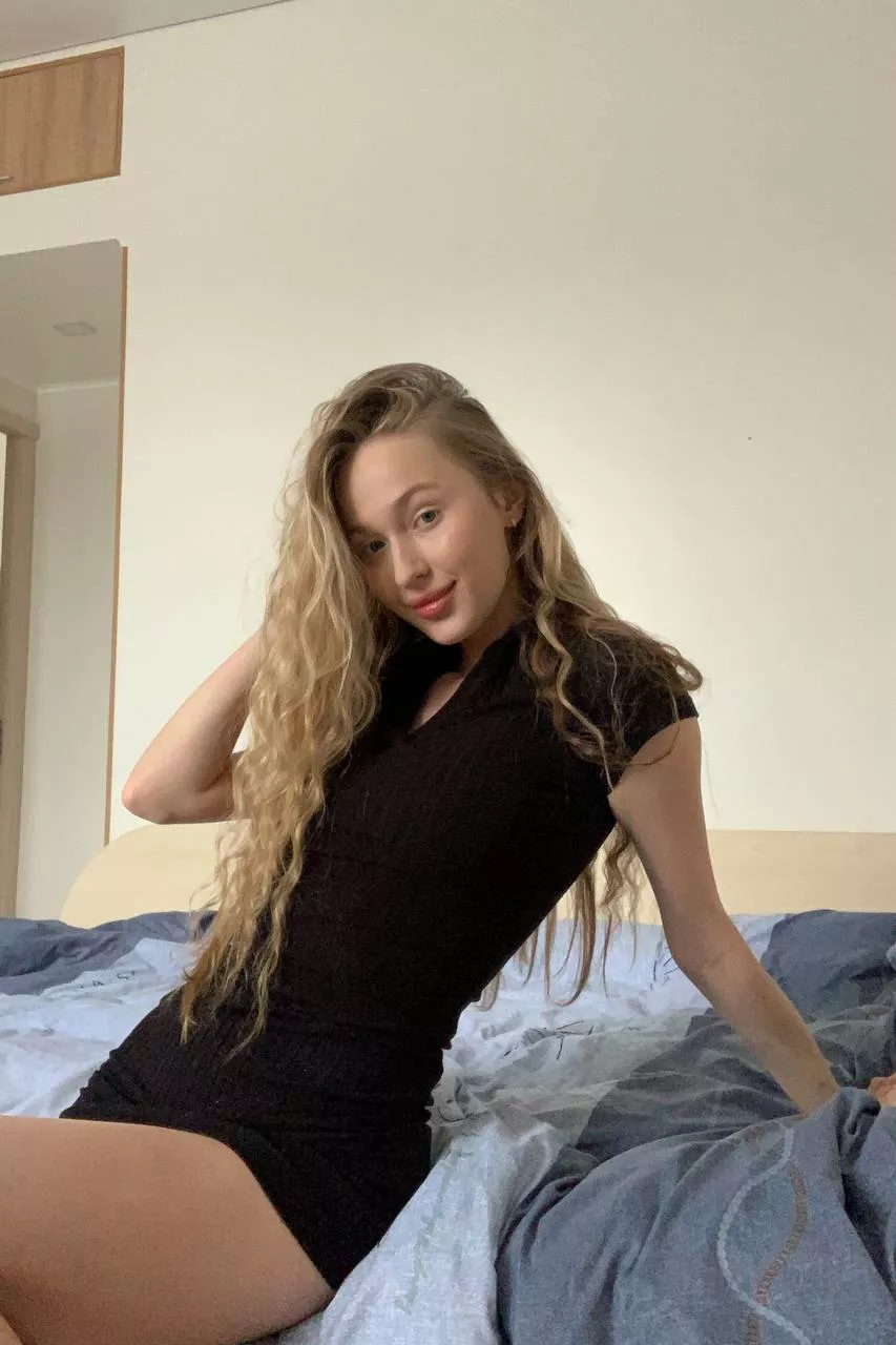 I'll be happy if u choose me instead ur snack [F] posted by lubojw