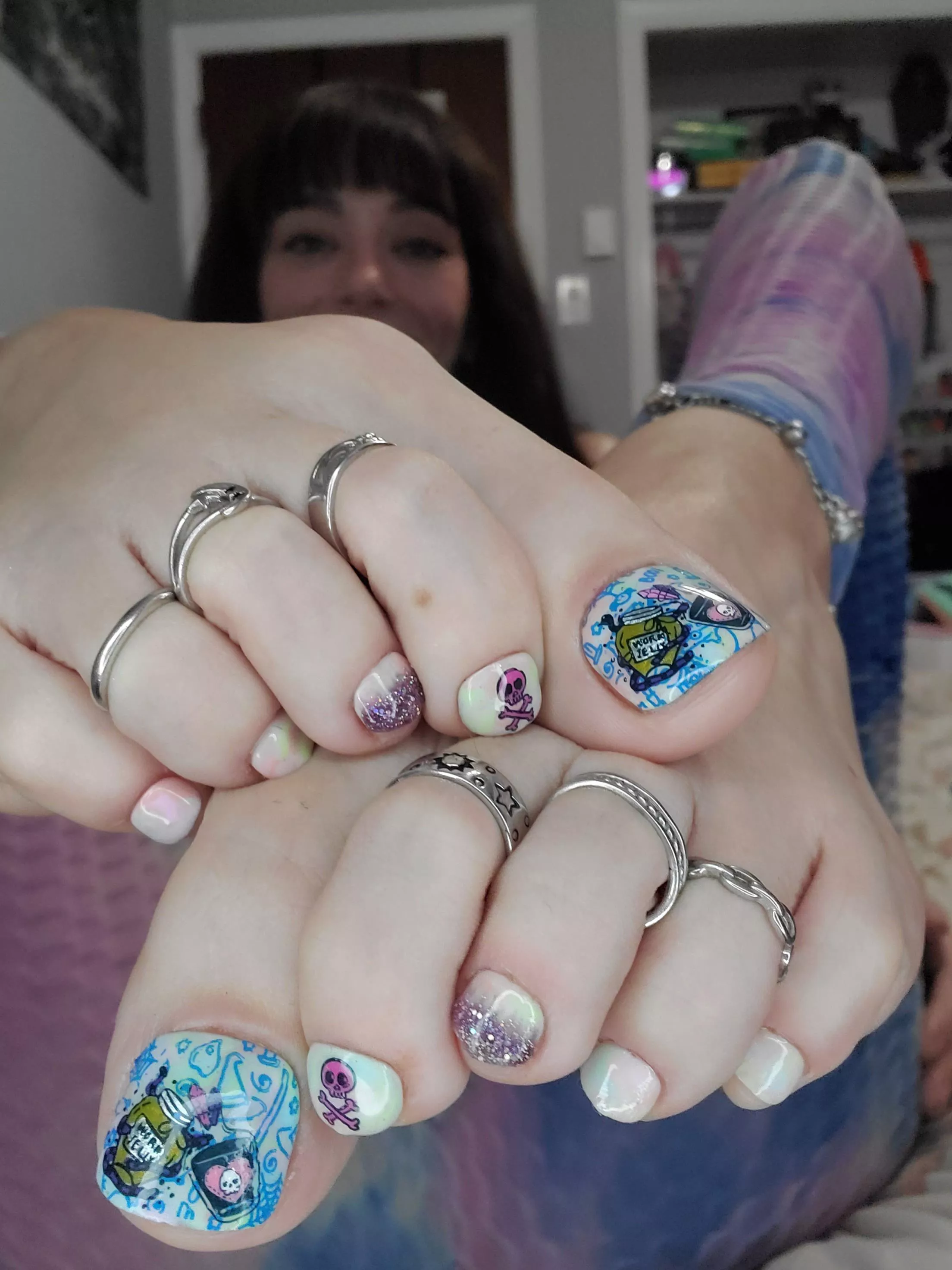 Morning! posted by allaboutthefeets22