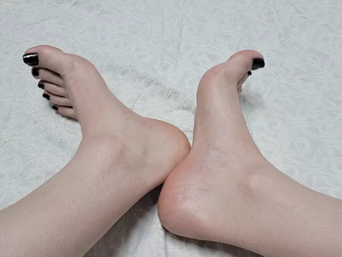 Some extra fun toes for an extra fun day 🥰 by catasticNya