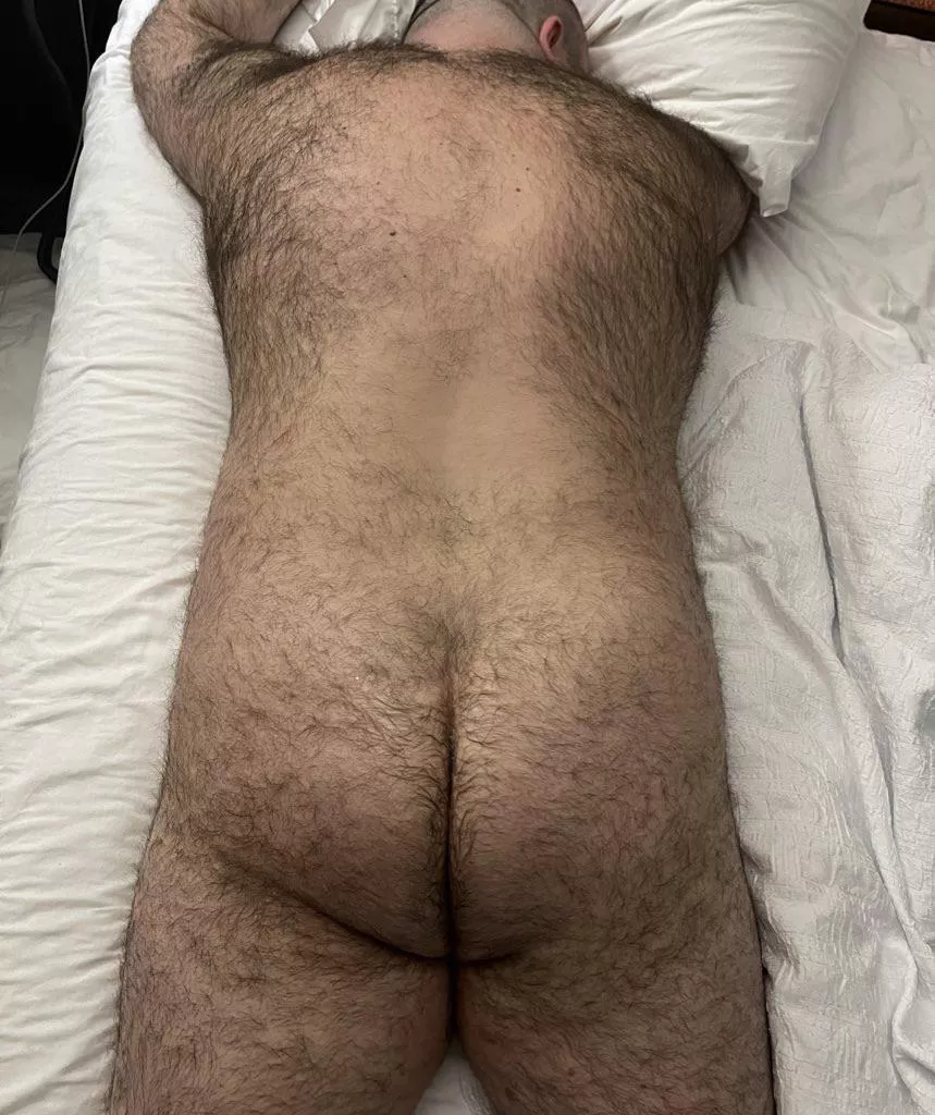 Who likes hairy backs? posted by canadianbearxxx