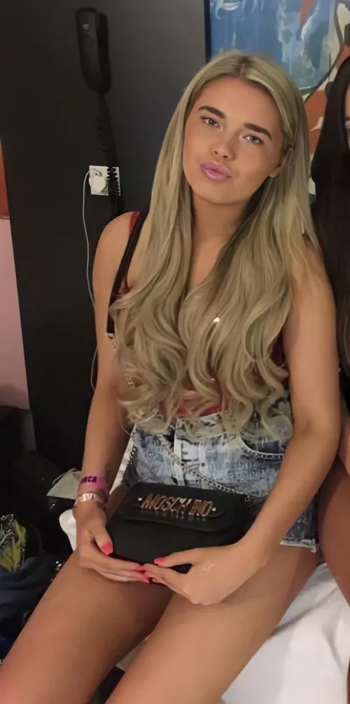 Abigail would do anything for a few quid by Trapped2Life