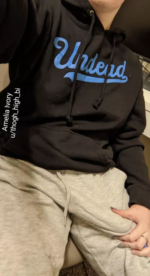 Be honest, do these sweatpants make my cock look big? by thogh_high_bi
