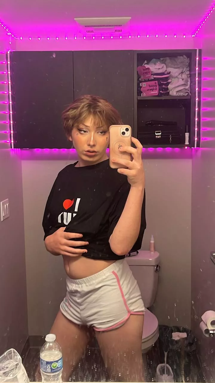 can you see my bulge? posted by nibbawhite123613