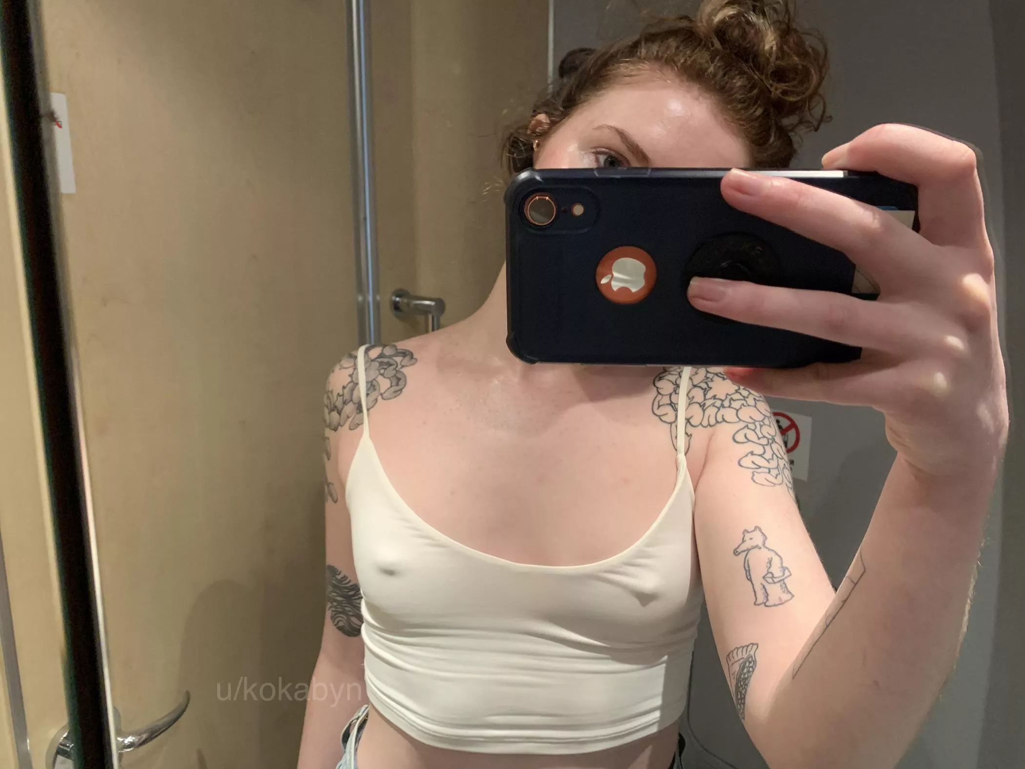 Changing room pic posted by kokabyn