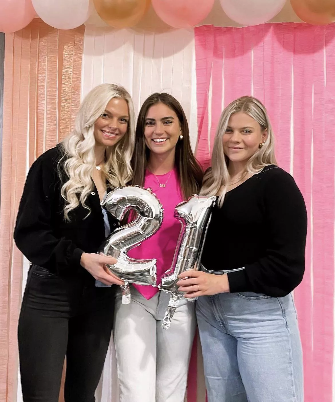 College Girls posted by renssosufiny