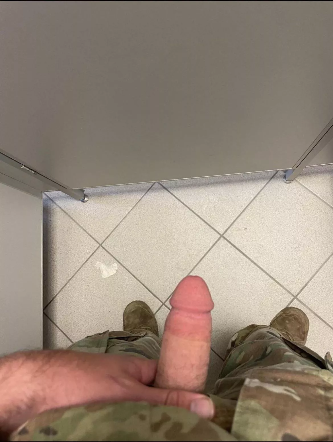 Gonna try reposting this since for some reason it’s not showing that I posted it, but DMs open posted by just4fn89