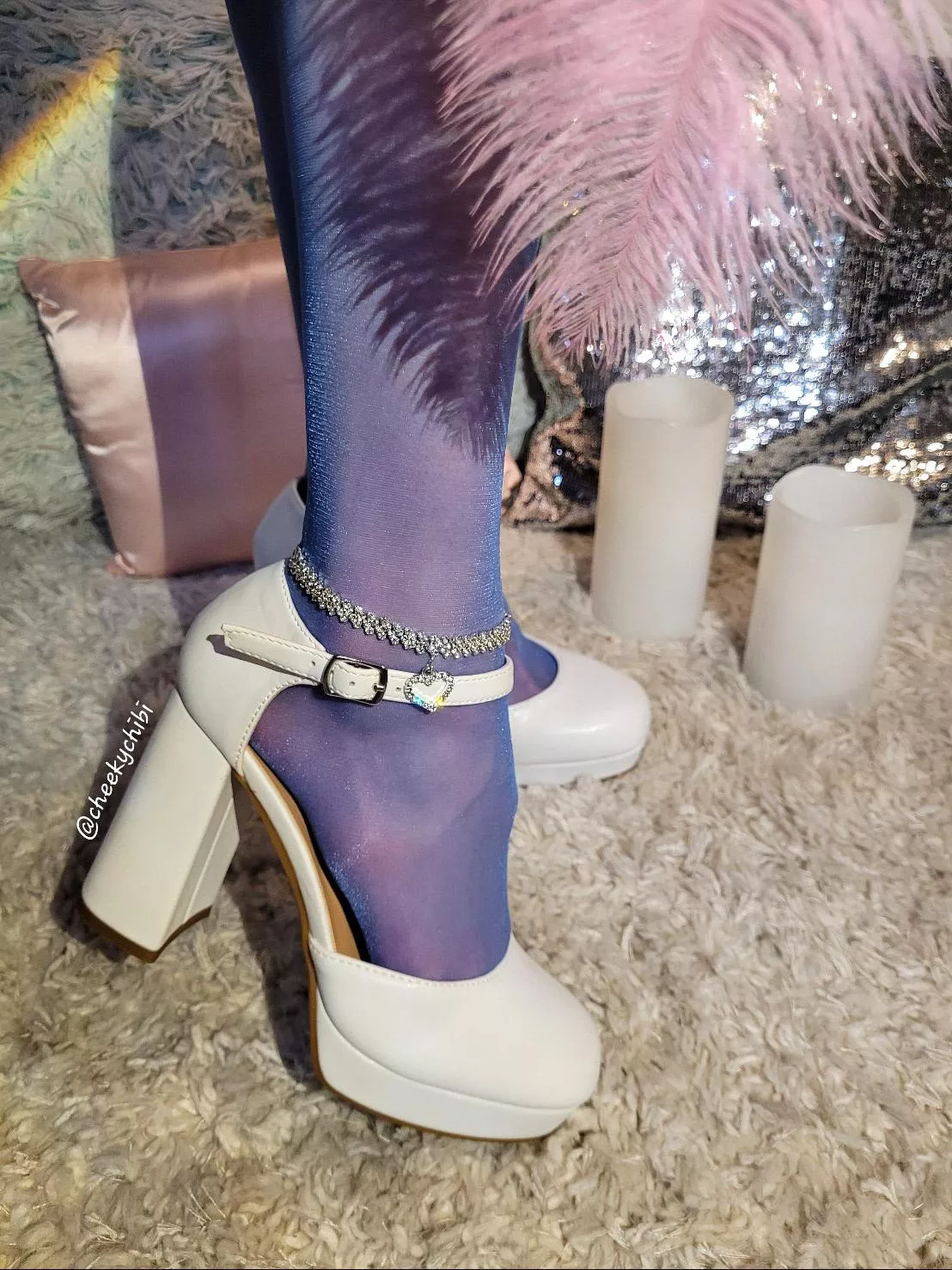 Heels and nylons 💖 posted by thecheekychibi